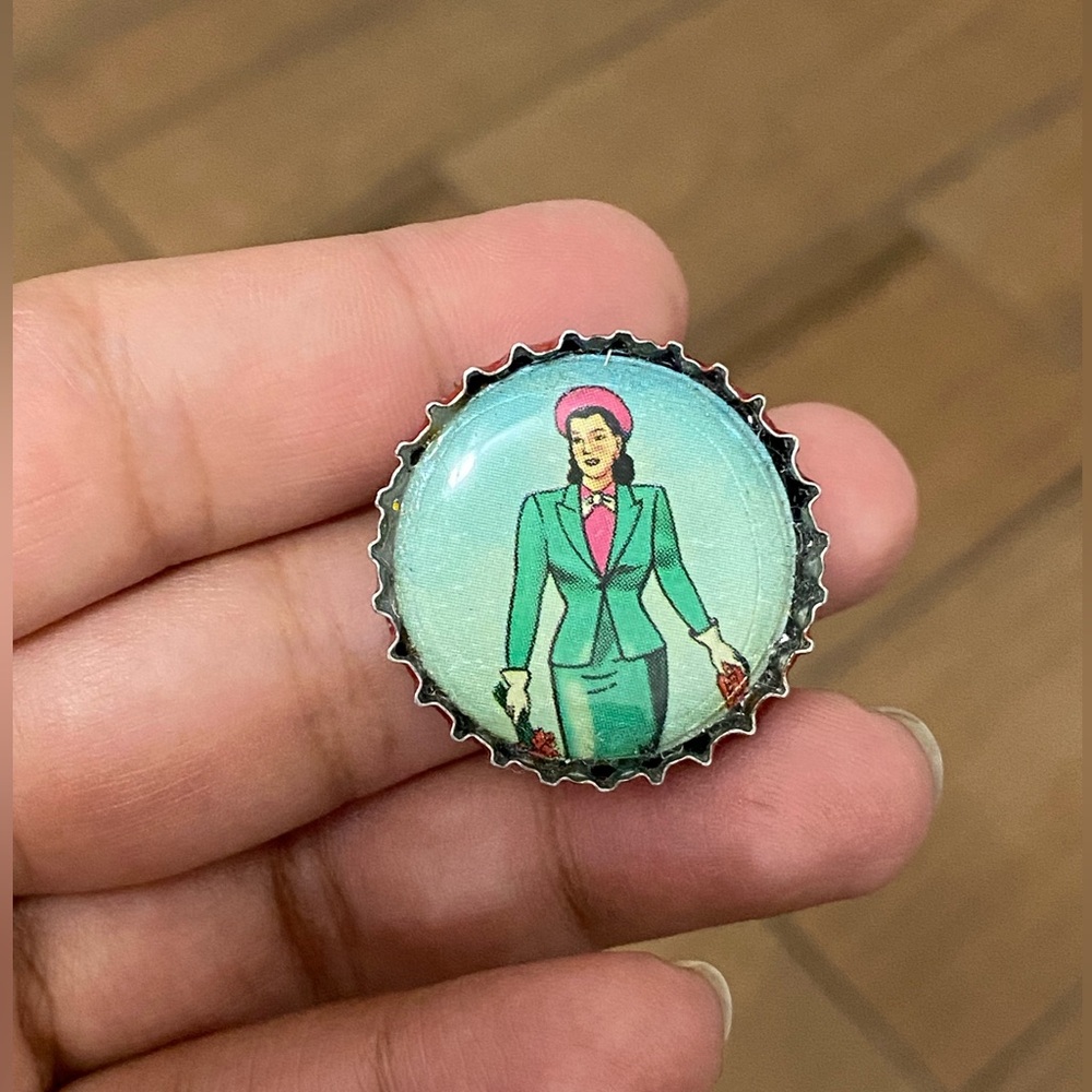 Lotería “La Dama” Bottle Cap Brooch 💃🏽